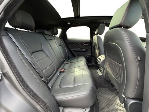 Used 2018 Jaguar F-PACE Prestige image 14