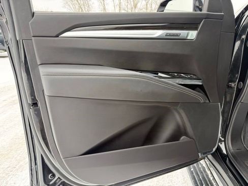 Certified 2025 Cadillac Escalade Premium Luxury AWD/4WD image 13