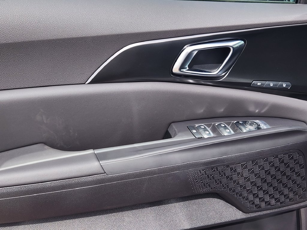 New 2027 Kia Carnival EX FWD image 8