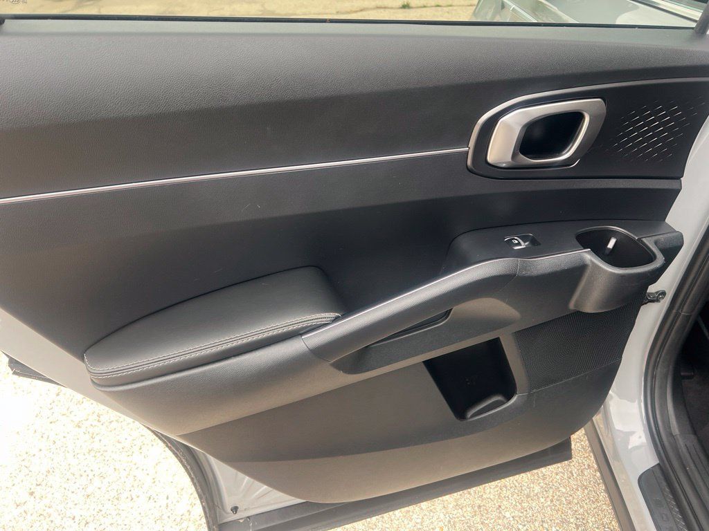 Certified 2024 Kia Sorento S w/ Panoramic Sunroof Package FWD image 10