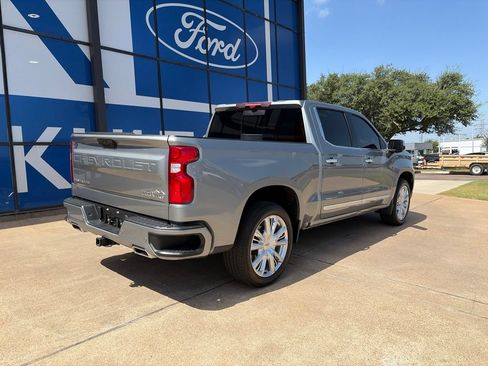 Used 2025 Chevrolet Silverado 1500 High Country w/ High Country Premium Package RWD image 7