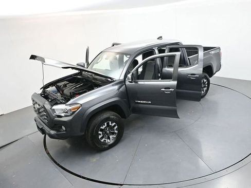 Used 2022 Toyota Tacoma TRD Off-Road AWD/4WD image 36