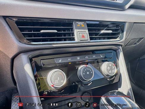Used 2023 Volkswagen Taos SE w/ Panoramic Sunroof Package FWD image 18