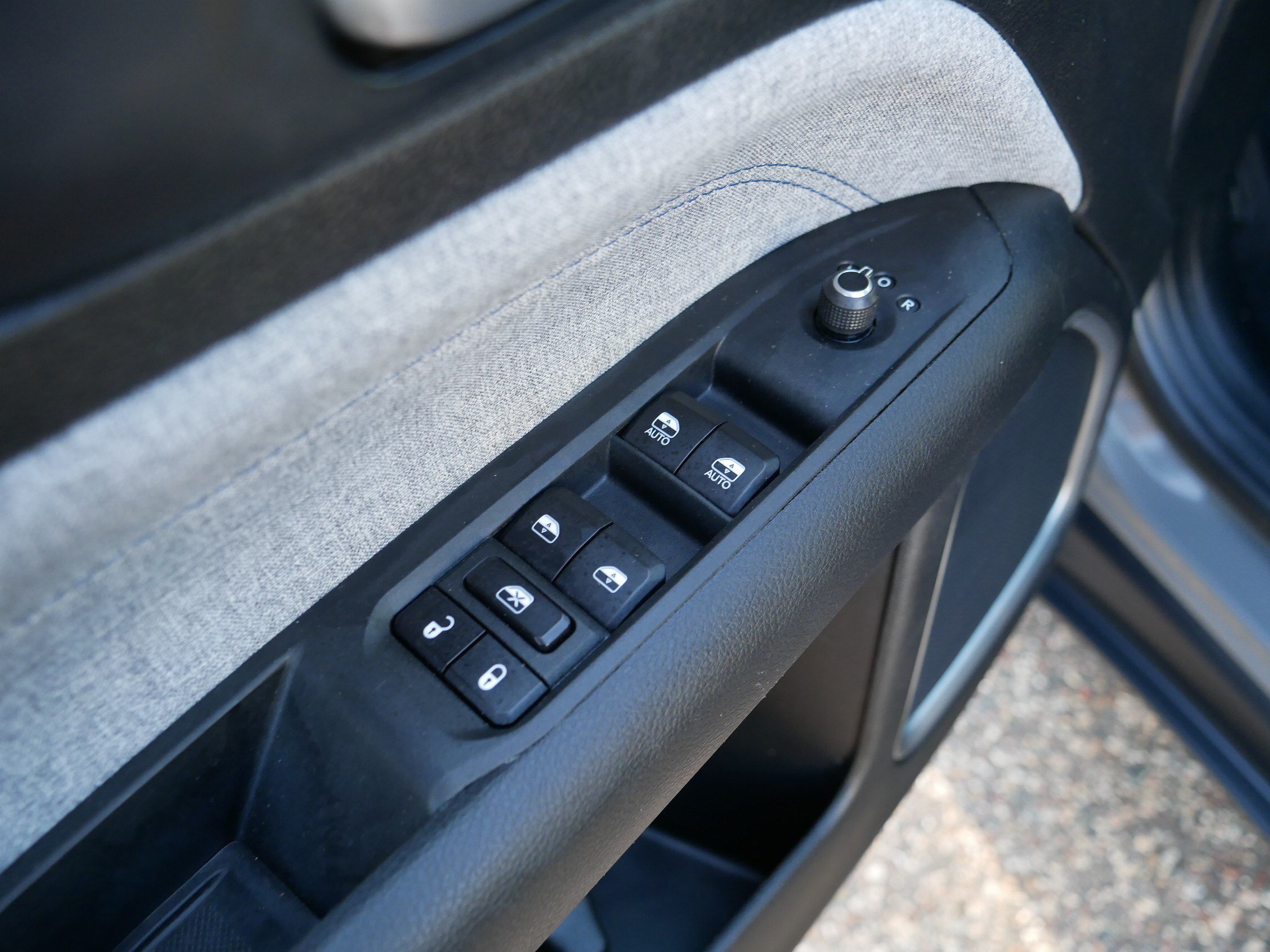 Used 2023 Jeep Compass Latitude w/ Convenience Group AWD/4WD image 17