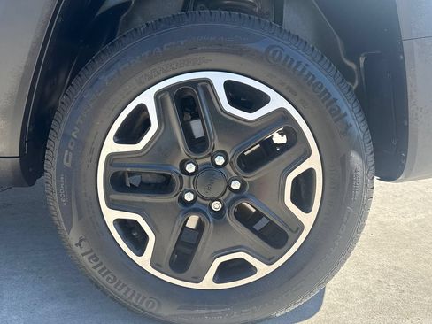 Used 2016 Jeep Renegade Trailhawk AWD/4WD image 16