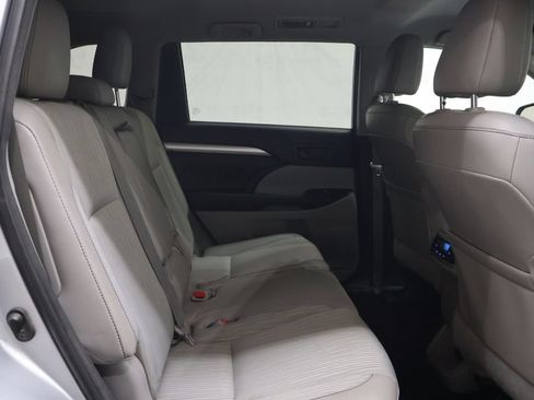 Used 2016 Toyota Highlander Plus AWD/4WD image 12