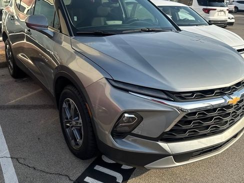 Used 2025 Chevrolet Blazer LT FWD image 3