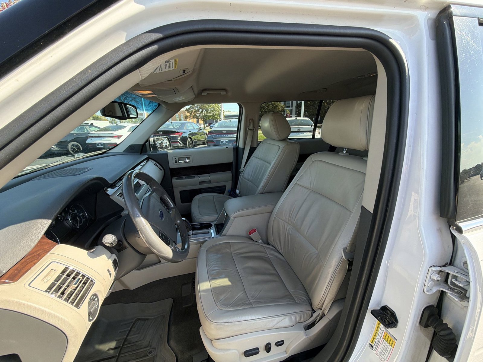 Used 2011 Ford Flex SEL w/ Rapid Spec Order Code FWD image 12
