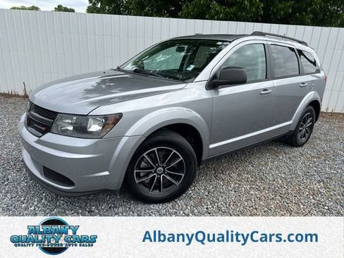 Used 2018 Dodge Journey SE w/ Connectivity Group FWD image 1