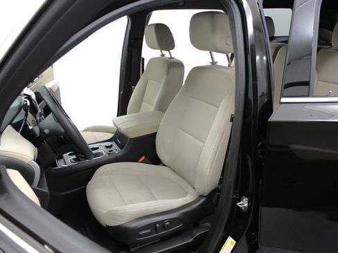 Used 2022 Chevrolet Traverse LS FWD image 16