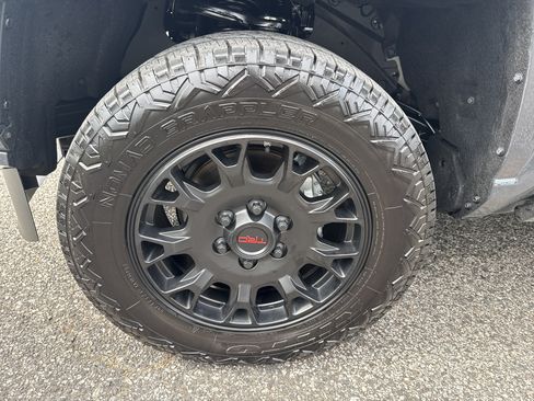 Used 2025 Toyota Tacoma SR5 AWD/4WD image 11