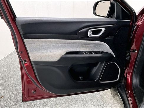 Used 2022 Jeep Compass Latitude image 21