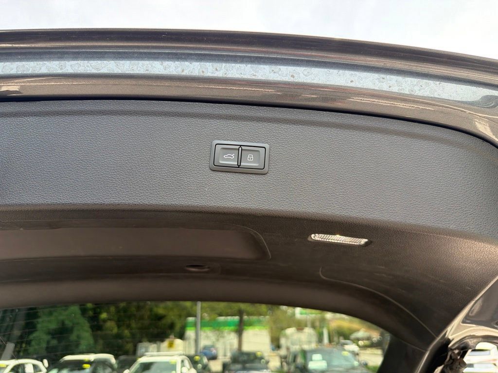 Used 2023 Audi Q5 2.0T Premium w/ Convenience Package AWD/4WD image 23