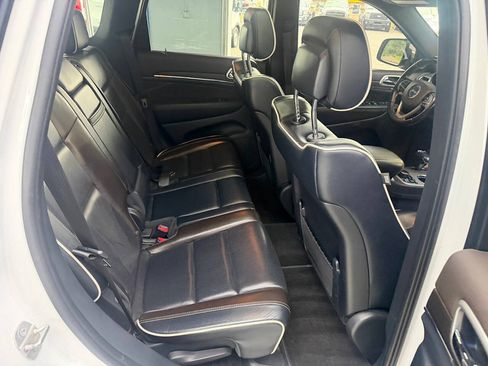 Used 2015 Jeep Grand Cherokee Overland w/ Advanced Technology Group AWD/4WD image 16