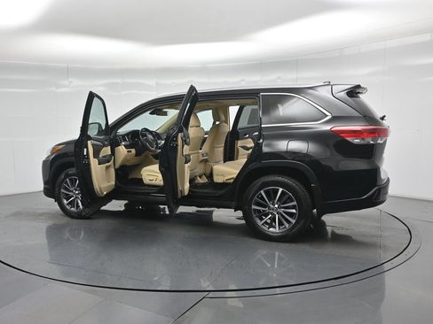Used 2018 Toyota Highlander XLE AWD/4WD image 37