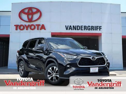 Used 2023 Toyota Highlander XLE FWD image 1