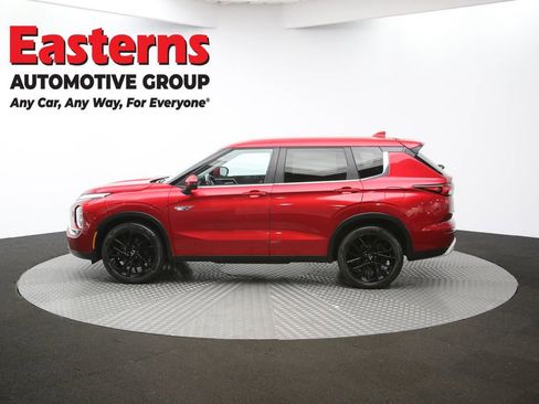 Used 2023 Mitsubishi Outlander SE image 59