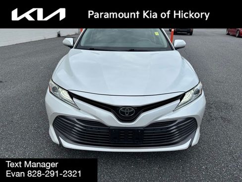 Used 2018 Toyota Camry XLE FWD image 2