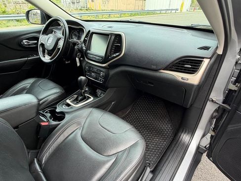 Used 2015 Jeep Cherokee Latitude w/ Cold Weather Group AWD/4WD image 18