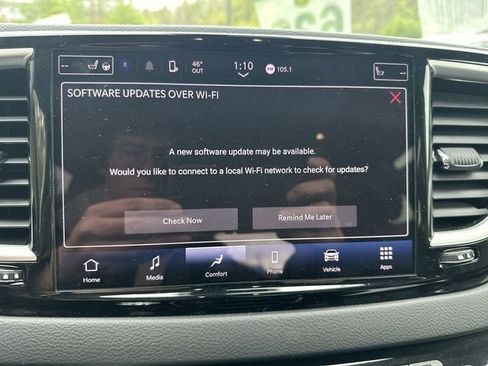 Used 2023 Chrysler Pacifica Touring-L FWD image 21