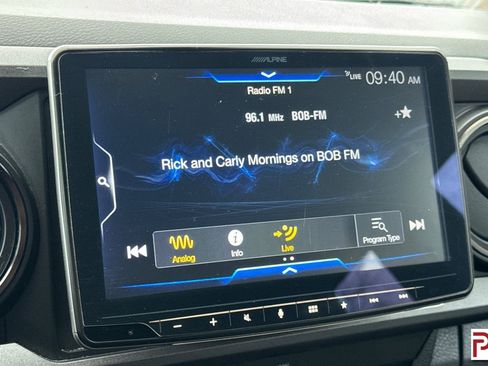 Used 2018 Toyota Tacoma TRD Sport w/ Technology Package image 21