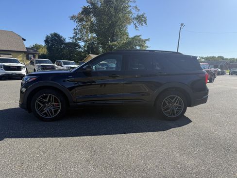 Used 2025 Ford Explorer ST-Line w/ ST-Line Street Pack AWD/4WD image 6