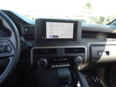 Used 2025 Toyota Tacoma SR image 27