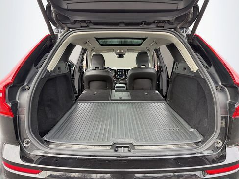 Used 2024 Volvo XC60 B5 Plus image 7