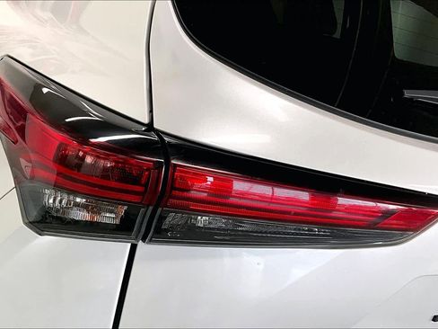 Used 2022 Toyota Highlander XLE image 30