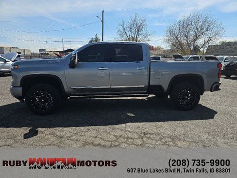 Used 2024 Chevrolet Silverado 3500 High Country w/ High Country Premium Package image 4