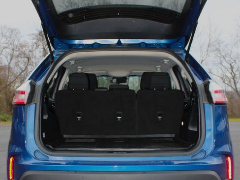 Used 2020 Ford Edge SE image 12