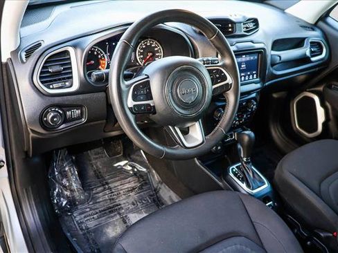 Used 2018 Jeep Renegade Latitude image 10