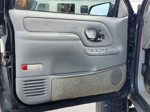 Used 1997 Chevrolet Suburban 4WD w/ Preferred Equipment Group 2 image 8