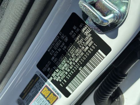 Used 2025 Kia Sportage LX image 29