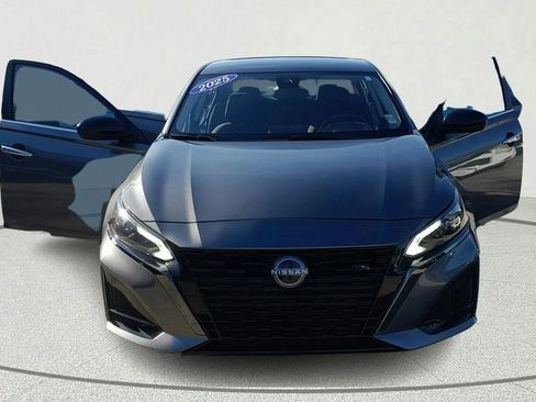 Used 2025 Nissan Altima 2.5 SV image 9