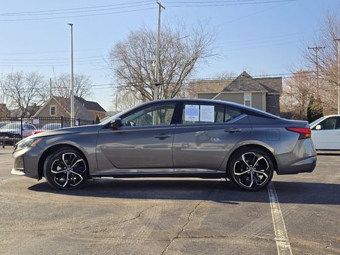 Used 2024 Nissan Altima 2.5 SR image 16