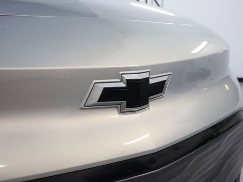 Used 2022 Chevrolet Bolt EUV LT w/ Comfort Package FWD image 9