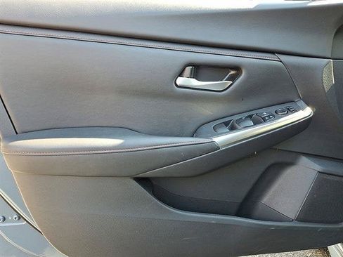 Certified 2024 Nissan Sentra SR FWD image 14