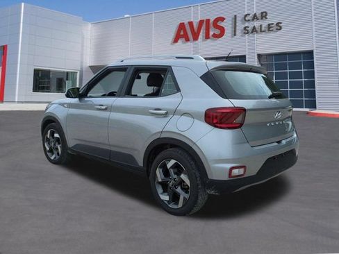Used 2025 Hyundai Venue SEL FWD image 9