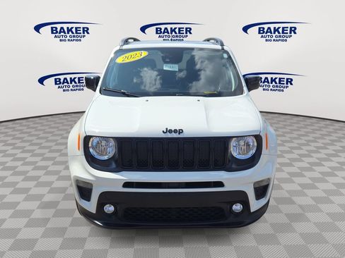 Used 2023 Jeep Renegade Altitude w/ Sun/Sound Group AWD/4WD image 9