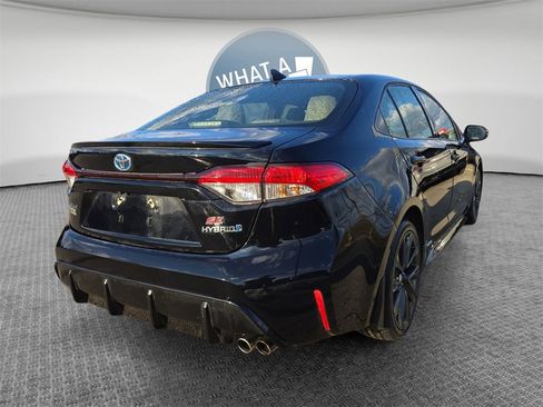 Used 2023 Toyota Corolla SE image 3