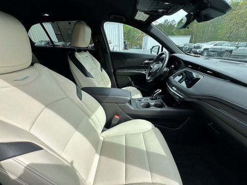 Used 2022 Cadillac XT4 Sport w/ Comfort Package FWD image 31