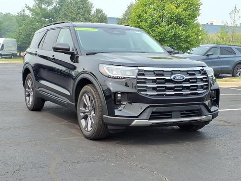 Used 2026 Ford Explorer Active w/ Active Comfort Package AWD/4WD image 3