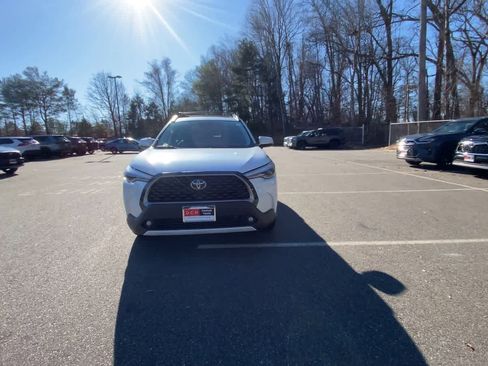 Certified 2023 Toyota Corolla Cross XLE image 9