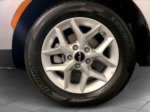 Used 2025 Kia Soul LX image 9