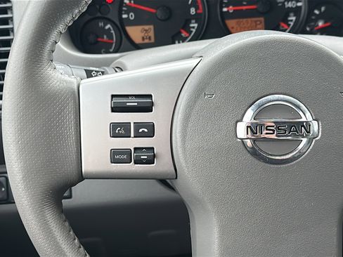 Used 2018 Nissan Frontier SV w/ Value Truck Package AWD/4WD image 11