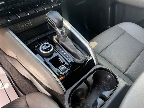 Used 2024 Chevrolet Colorado ZR2 w/ ZR2 Convenience Package III AWD/4WD image 10
