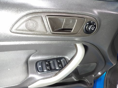 Used 2013 Ford Fiesta SE image 9