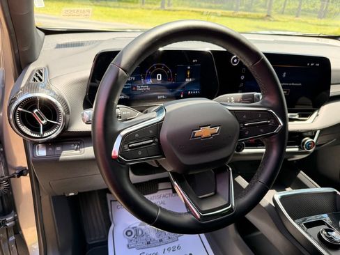 Used 2026 Chevrolet Equinox LT FWD image 15