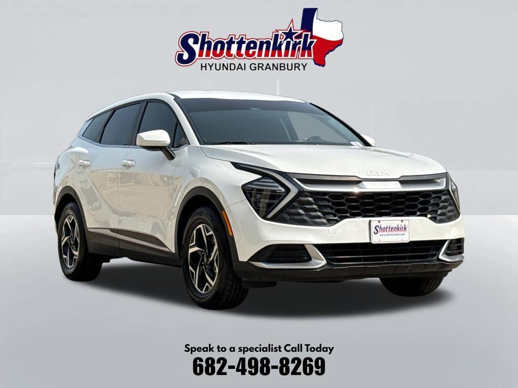 Used 2024 Kia Sportage LX FWD image 3